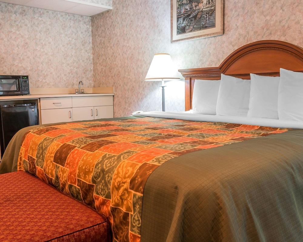 Rodeway Inn Coopersville Exterior foto